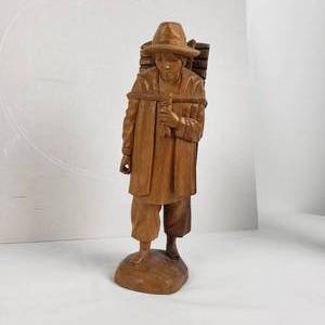 lot 17 image: Vintage Hand Carved Wooden Traveler Figurines- Folk Art