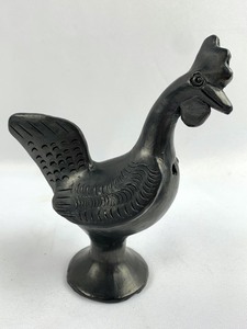 lot 104 image: Exquisite Handmade Mexican Folk Art - Birds (One Whistle) - Black Clay #2- Dona Rosa