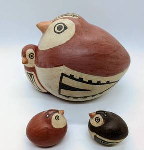 lot 62 image: Chilean Pea Hen Terracotta Folk Art Foursome