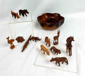 lot 49 image: Hand Carved Wooden Safari Animals and Hardwood Decorative Bowl
