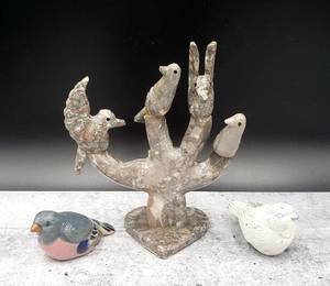 lot 141 image: Carved Marble Stone Birds and Two Ceramic Birds