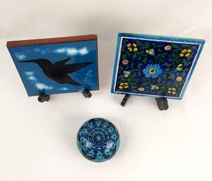 lot 150 image: Beautiful Blues Hanging Ceramic Tiles and Trinket Box