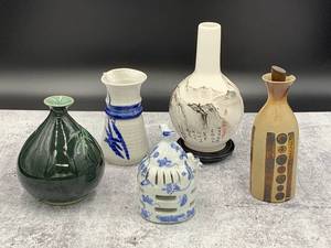 lot 112 image: A Collection of Small Asian Vessels