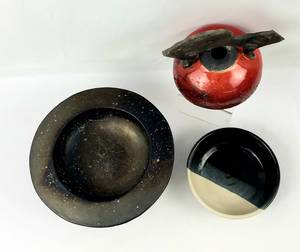 lot 177 image: Unique Pottery Footed Bowl Stand, Pot and Bowl