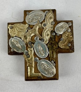 lot 234 image: Catholic Relics From Around The World