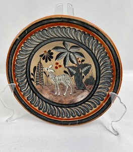 lot 139 image: Stunning Handmade & Signed Decorative Mexican South American Clay Plates