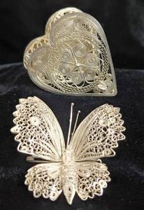 lot 260 image: Vintage Sterling Silver Filigree Heart Box and Butterfly Pin