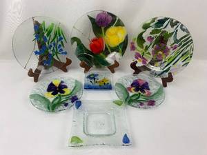 lot 201 image: A Lovely Lot of Floral Art Glass Plates