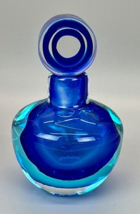 lot 29 image: Elegant Murano Style Art Glass Perfume Bottle