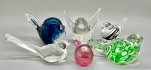 lot 126 image: Beautiful Birds Lot of Glass Bird Paperweights- Lefton & More