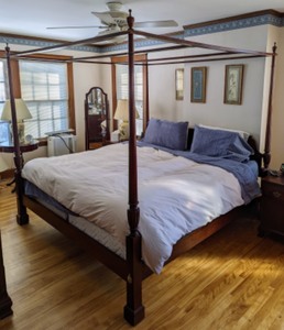 lot 6 image: Beautiful Baker Chippendale Mahogany King Four Poster Bed Frame.