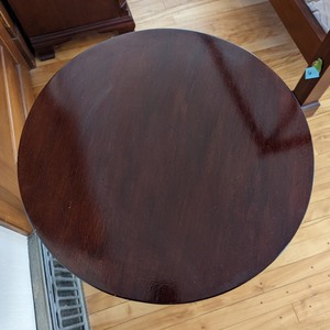 lot 14 image: Vintage Drum Table