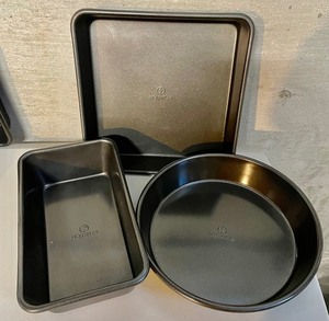 lot 126 image: Hoffritz Bakeware