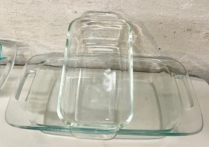 lot 140 image: Practical Pyrex Baking Dishes