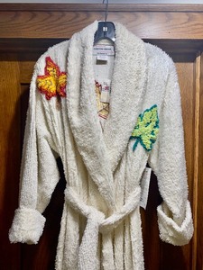 lot 160 image: New Canyon Group Chenille Robe