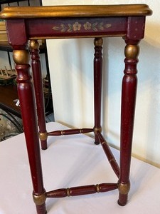 lot 97 image: Painted Accent Table
