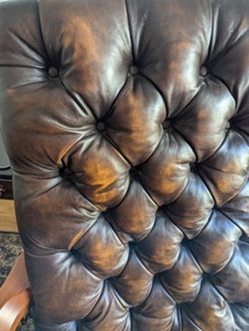 lot 19 image: Tufted Leather Office Chair