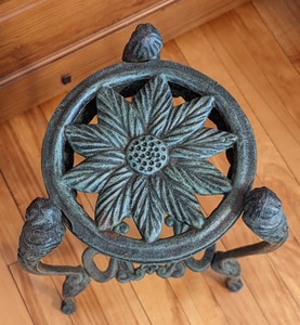 lot 175 image: Metal Plant Stand