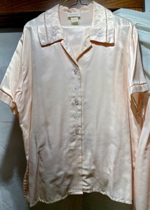 lot 193 image: Vintage Barbizon Cuddle Skin Sleep Ware