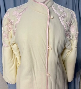 lot 195 image: Vintage Natori Padded Robe
