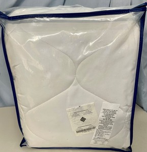 lot 209 image: New Serta Perfect Sleeper Smart Comfort Overfilled King Mattress Pad