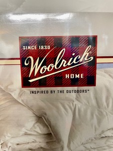 lot 208 image: New Woolrich QueenFull Down Alternative Comforter