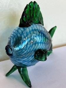 lot 81 image: Chatham Glass Handblown Glass Fish Figurine