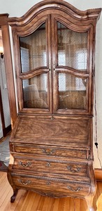 lot 30 image: Vintage Drexel Display CabinetSecretary