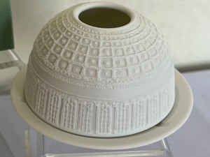 lot 75 image: Bernardaud White Versaille Lithophane Candle Holder