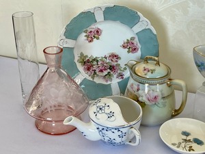 lot 71 image: A Lovely Array of Vintage Glassware Treasures
