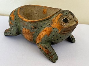 lot 63 image: Alaska Tylinglit Haida Wood Frog Bowl