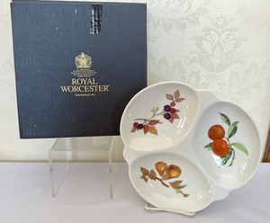 lot 61 image: Royal Worcester - Eversham Divided Dish