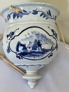 lot 59 image: Delft Vintage Plant Hanger