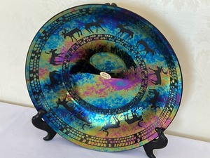 lot 58 image: Beautiful Iridescent Charger by Don Malone