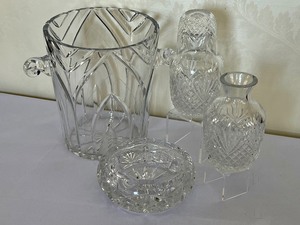 lot 53 image: Beautiful Crystal Ice Bucket, Tumble Ups and Cut Glass Ash Tray