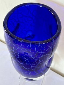 lot 55 image: Gorgeous Cobalt Blue Art Glass Vase