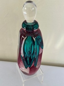 lot 52 image: Beautiful Art Glass Dabber Bottle