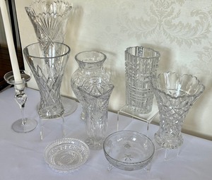 lot 50 image: An Array Vintage Beautiful Glassware
