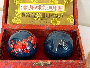 lot 294 image: Asian Inspired Collectables