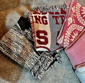 lot 231 image: Variety of  Blankets and Throws