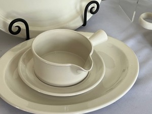 lot 315 image: Stonehenge Midwinter Serving Pieces