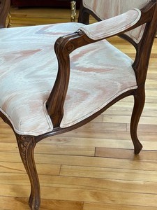lot 310 image: Lovely Vintage Arm Chair