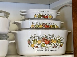 lot 273 image: Corning Ware and Other Kitchen Wares