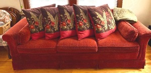 lot 255 image: Ethan Allen Lovely Sofa w Extra Accent Pillows