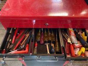 lot 373 image: Metal Tool Box On Rolling Cart
