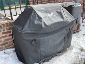 lot 395 image: Weber Spirit Propane Grill With Cover