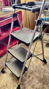 lot 407 image: Cosco Step Ladder