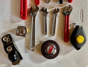 lot 410 image: Various Tools