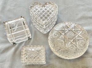 lot 474 image: Pretty Pieces