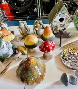 lot 456 image: Garden and Lawn Decor